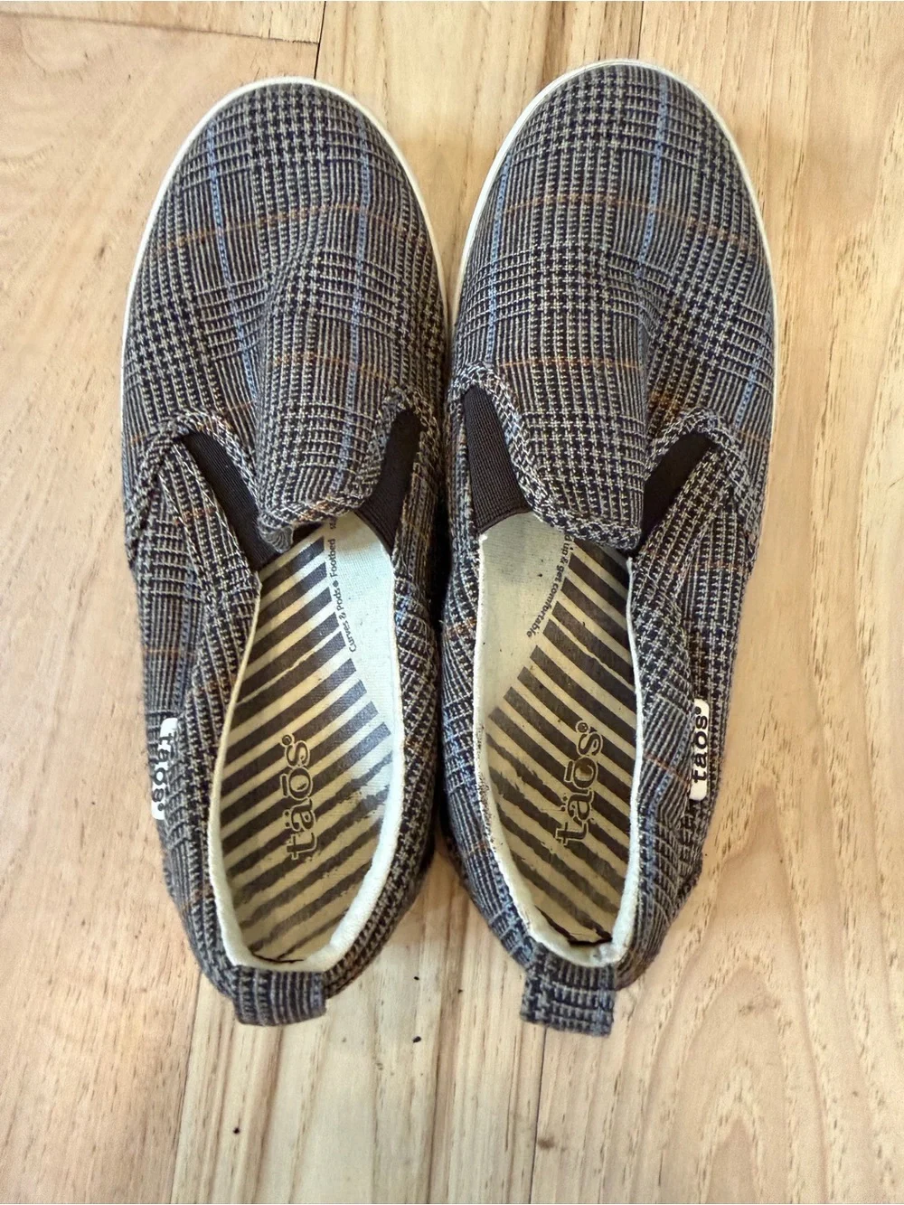 Taos shoes size 6